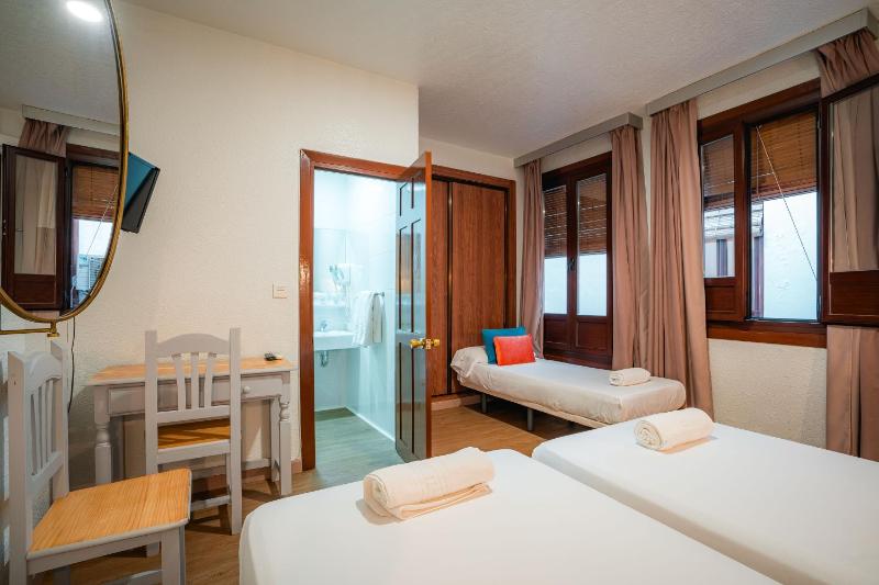 Triple Room image 4