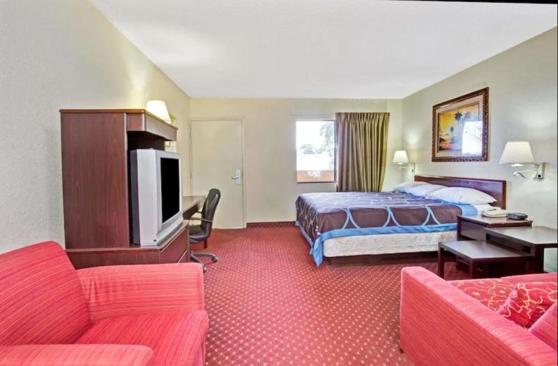 Queen Room image 1