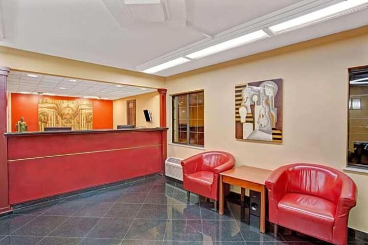 Economy Inn Jax-OP - image 7