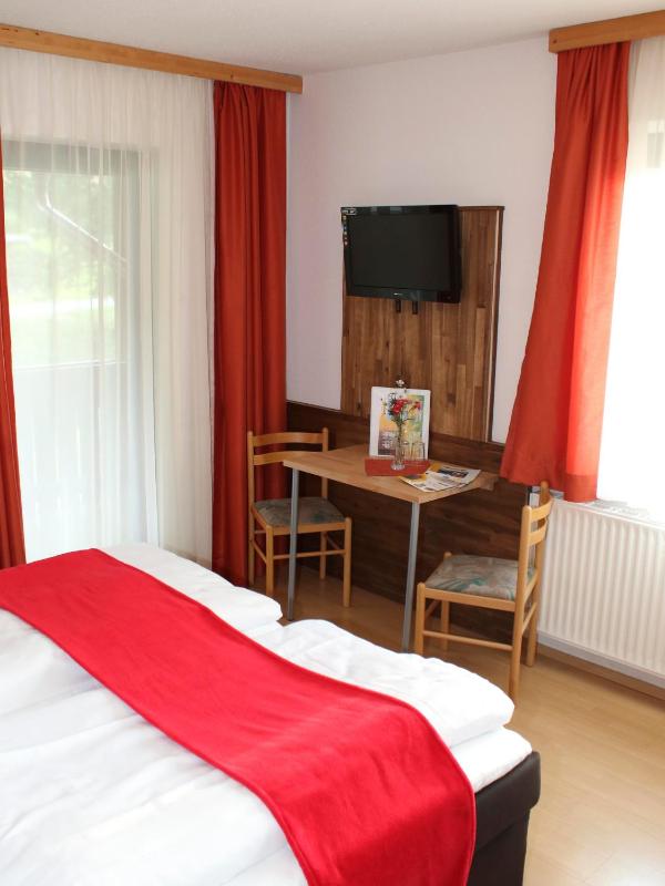 Double Room image 3