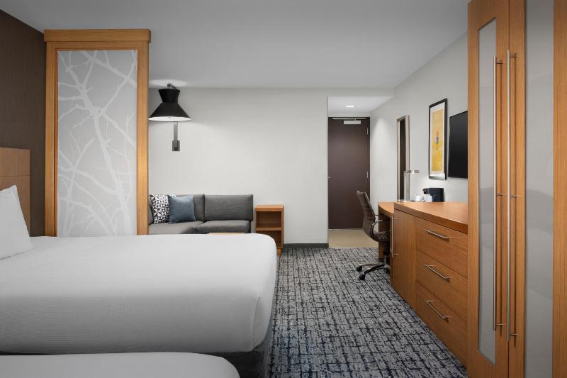 Queen Room with Two Queen Beds and Accessible Tub - Disability Access image 4