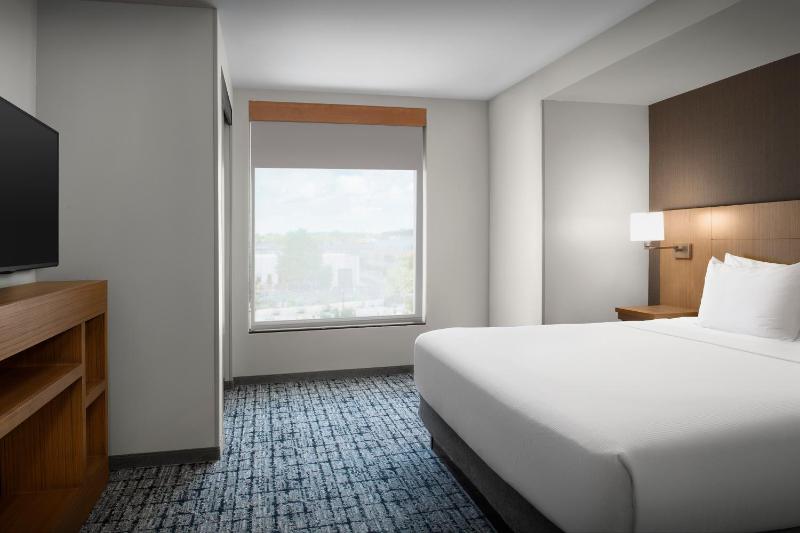 One-Bedroom King Suite with Sofa Bed image 2