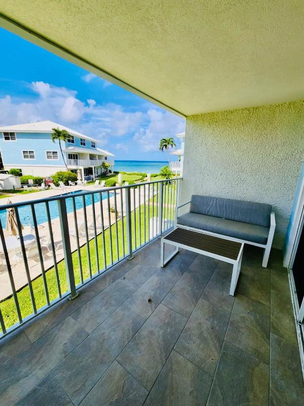 7Mile Beachfront Apartment - image 6