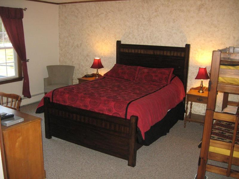 Deluxe Queen Room image 2
