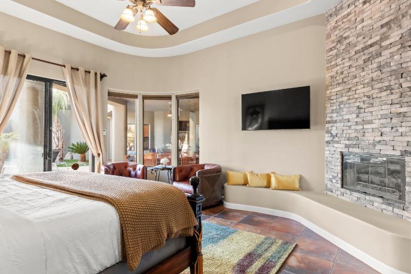 The Debonair Derby by PaseoHomesAZ with Heated Pool - image 11