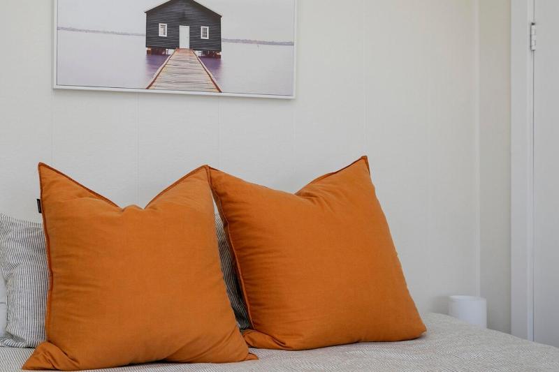 Mere Cottage - image 24