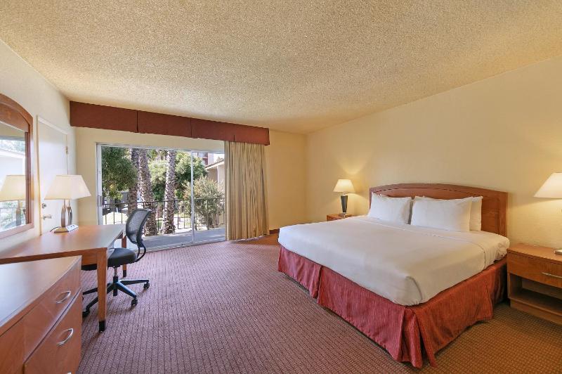 King Room - Non-Smoking image 4