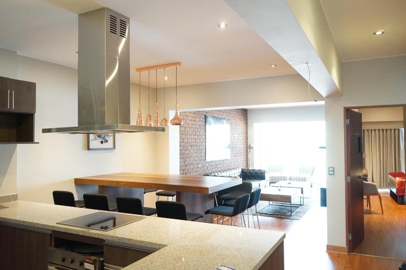 Penthouse near Larcomar 7BR AC Fast Wifi - image 6