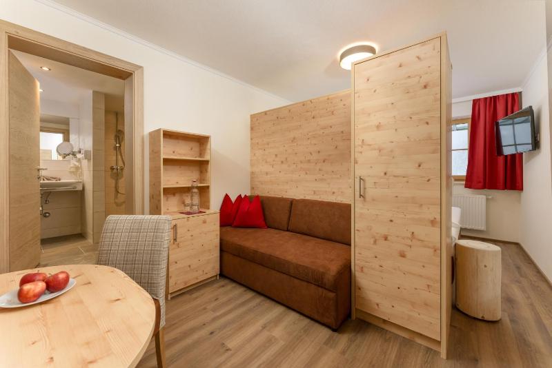 Double Room with Balcony image 3
