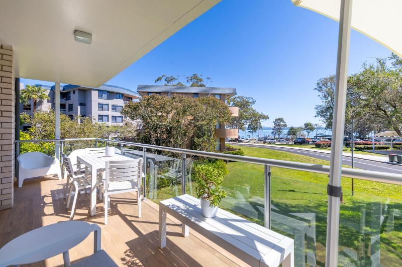 Villa Ellisa 4 beautiful unit with beautiful water views at Little Beach - image 24