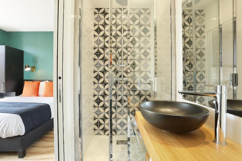 Medium Studio with Kitchen and Balcony image 2