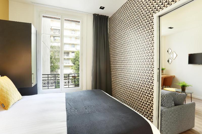 1 Bedroom Apartment with Sofa Bed image 4