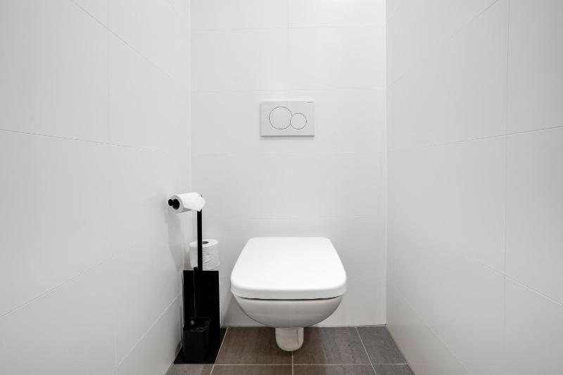 Altstadt View Suite - 2BR at Jakominiplatz & Free Parking by HERO HOMES Graz - image 12
