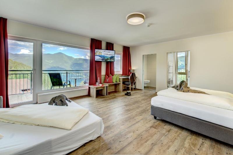 Double Room with Lake View image 4