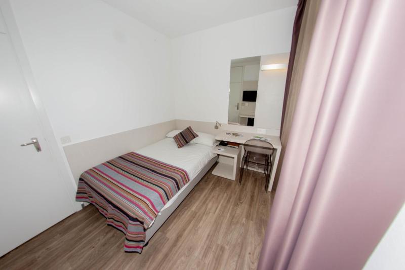 Comfort Single Room image 2