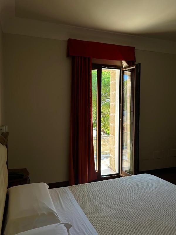 Suite with Hot Tub image 1