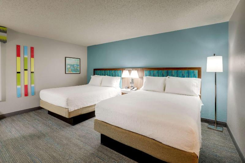 Room with Two Queen Beds - Non-Smoking image 4