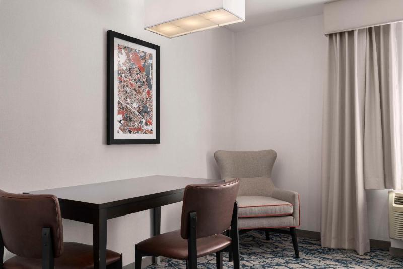 One-Bedroom Queen Suite - Non-Smoking image 1