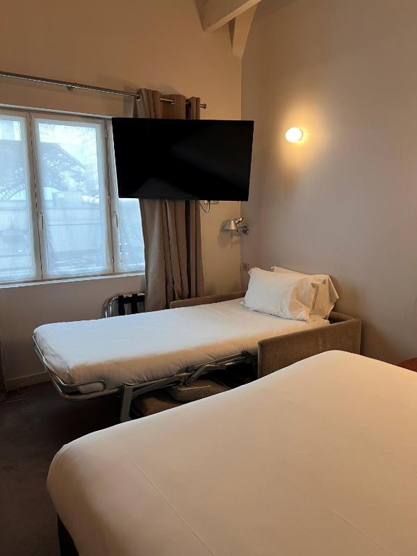 Standard Triple Room image 3