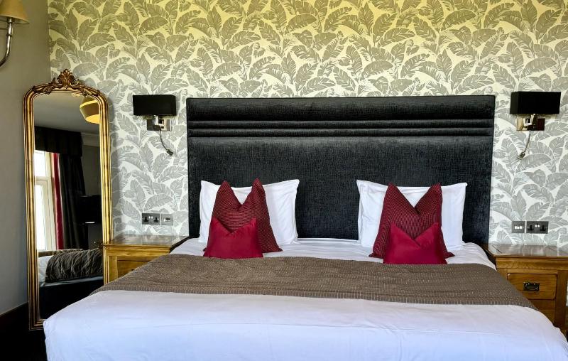 King Room with Balcony image 3