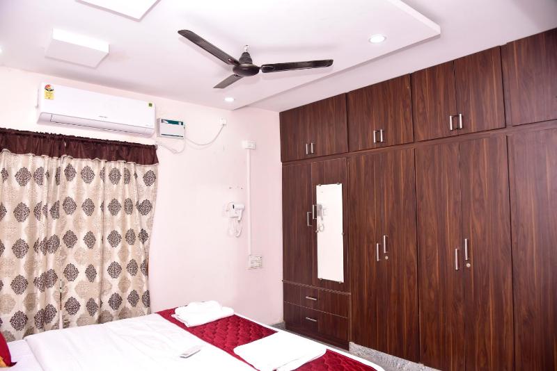 SHALOM RESIDENCE - 2BHK-AC Service Apartments Premium amenities Kitchen with Stovetop WiFi - image 9