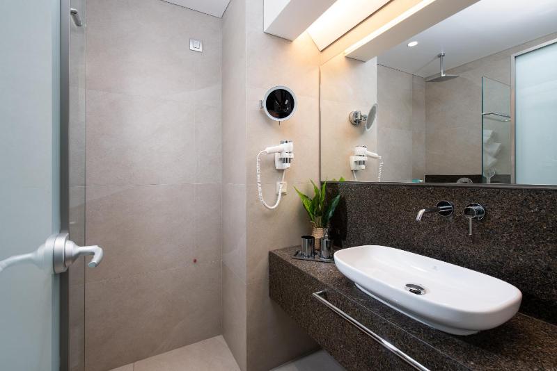 Double Room image 4