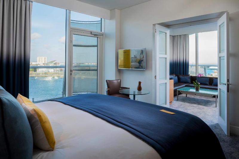 One-Bedroom King Suite with Harbour View image 2