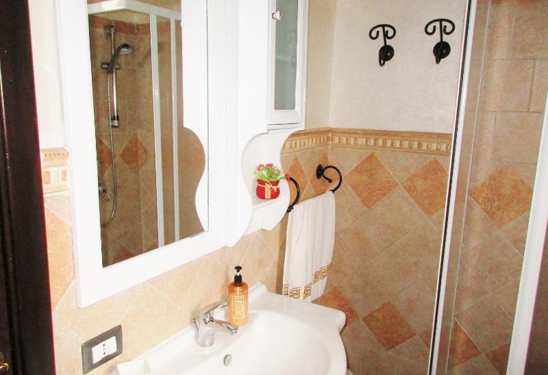 Single Room with Private Bathroom image 4