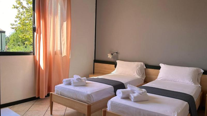 Quadruple Room with Garden View image 4