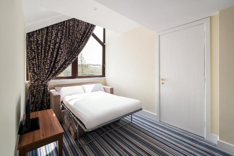 Suite with Single Sofa Bed image 1