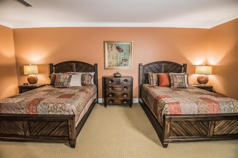 Deluxe Queen Room with Two Queen Beds image 2