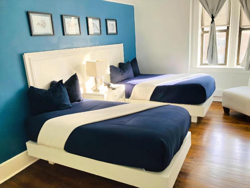 Standard Twin Room image 3
