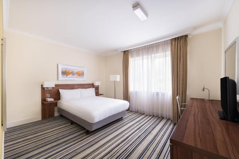 Standard King Room image 2