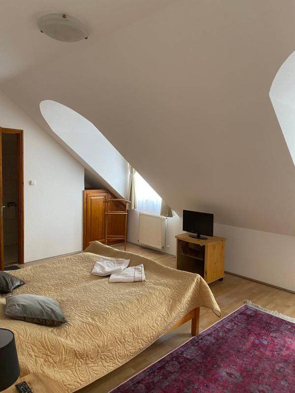 Double or Twin Room image 2