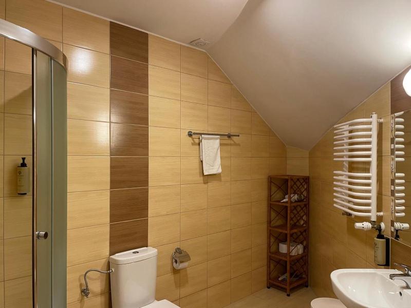 Family Room (4 Adults) image 3