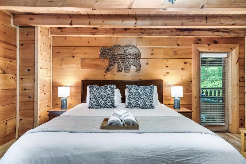 Cozy Bear Heaven Cuddle Up in the Smokies - image 25