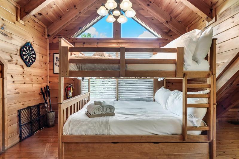 Cozy Bear Heaven Cuddle Up in the Smokies - image 31