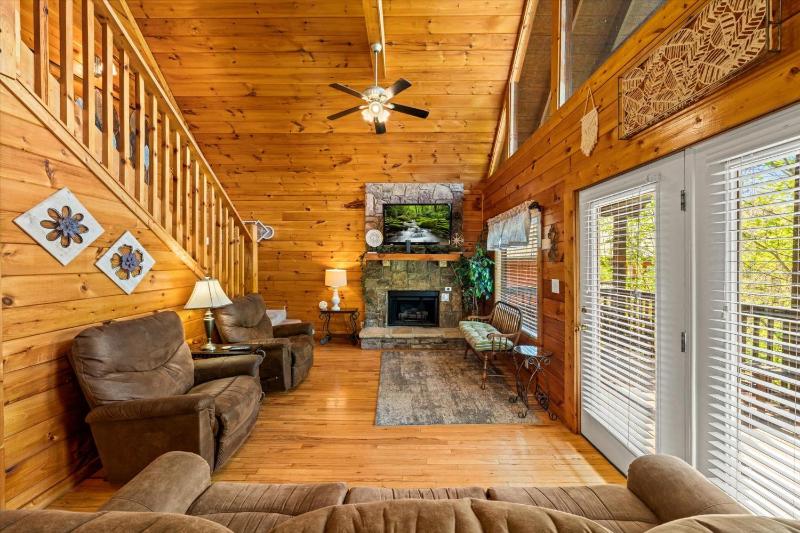 Smoky Mountain Getaway Leave the World Behind - image 1