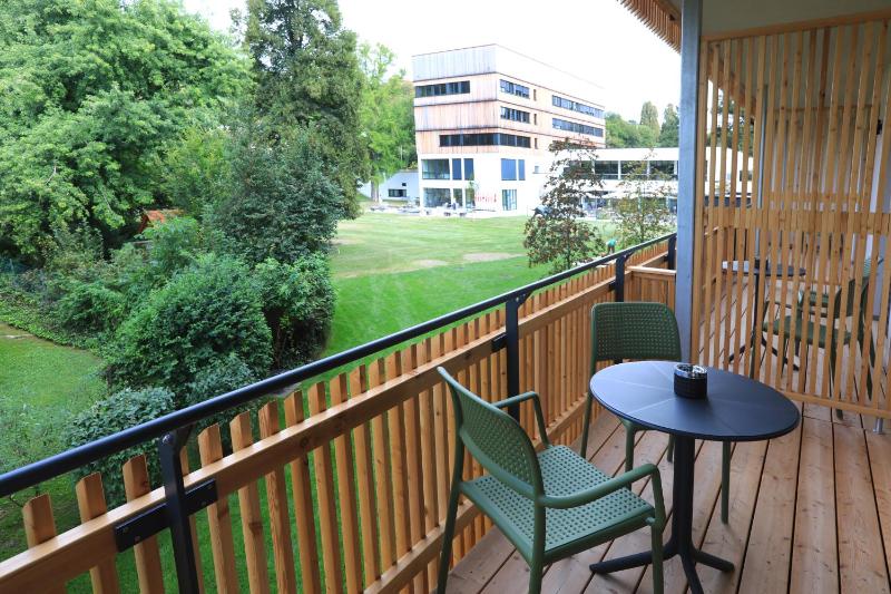 Deluxe Double Room with Balcony image 3