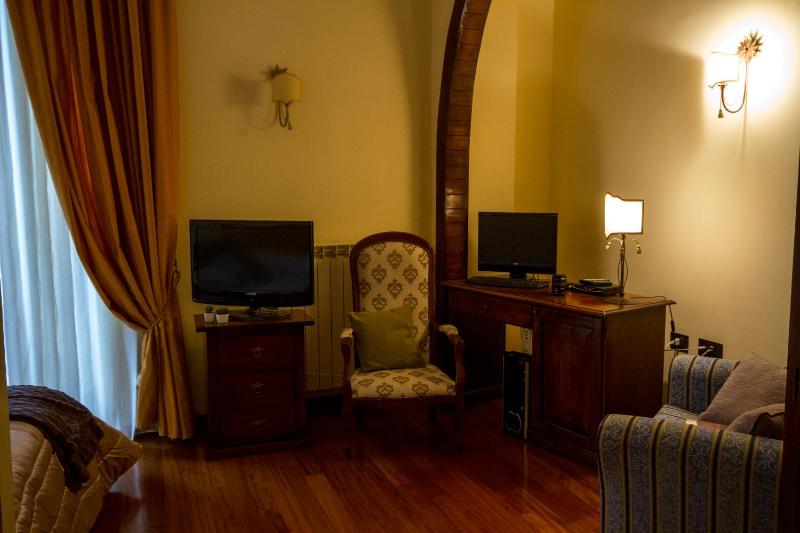 Luxury Triple Room image 1