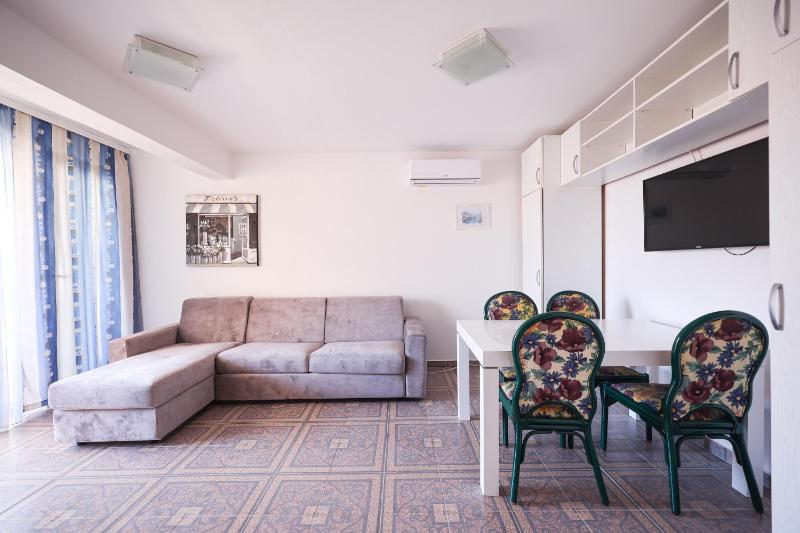 One-Bedroom Apartment with Terrace image 3