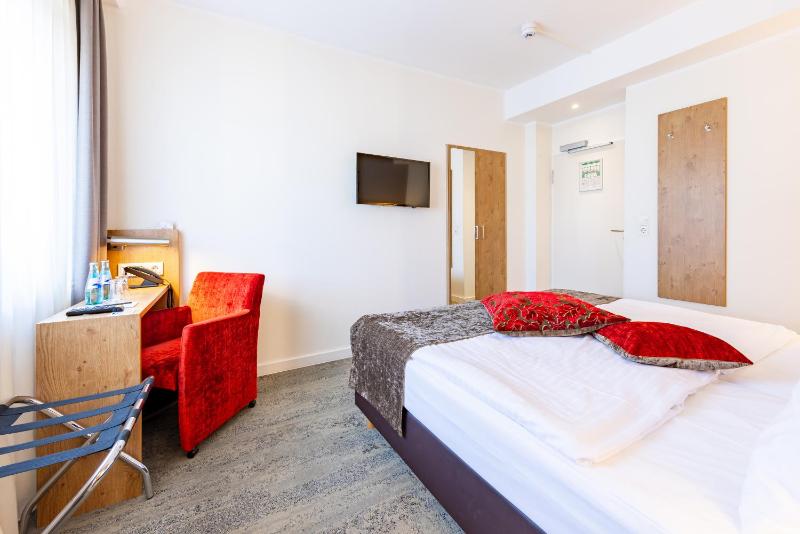 Standard Double Room image 4