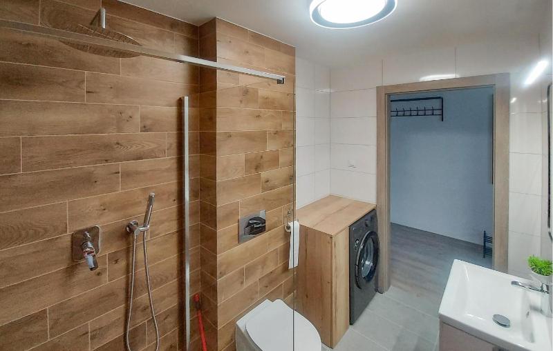 Awesome Apartment In Sianozety With Wifi - image 11