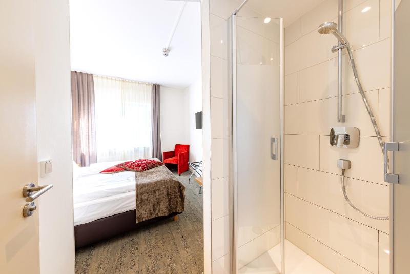 Standard Double Room image 4