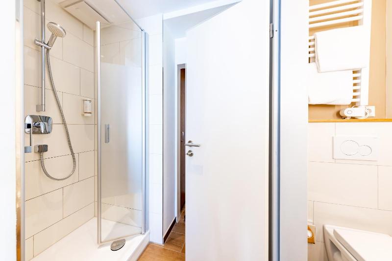 Standard Double Room image 2