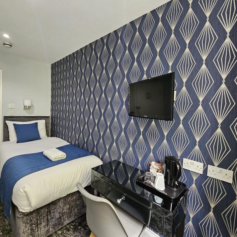 Single Room - En Suite image 3