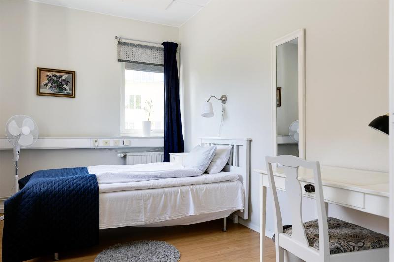 Single Room image 3