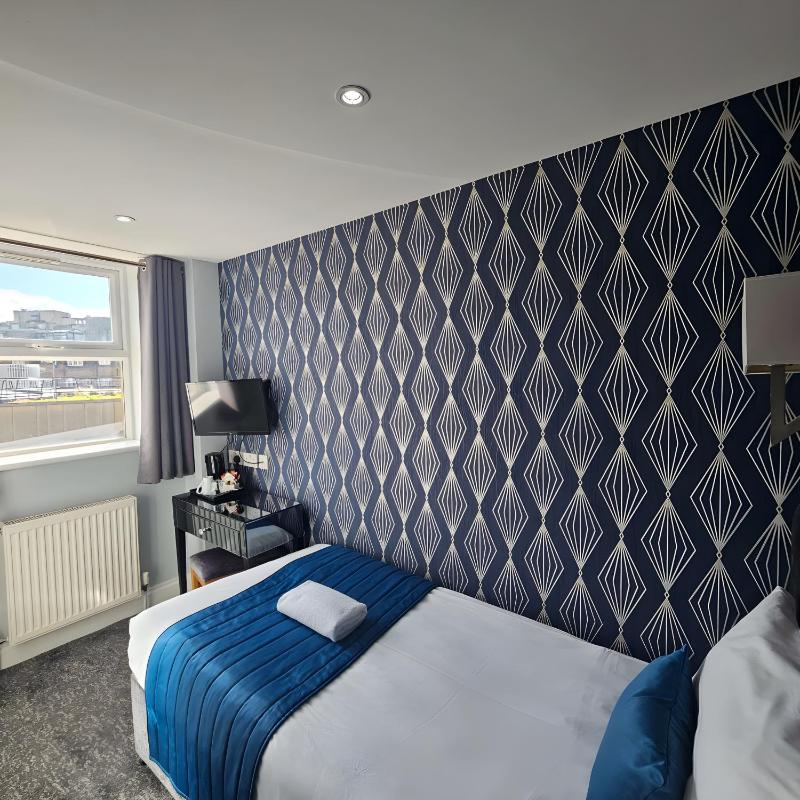 Single Room - En Suite image 4