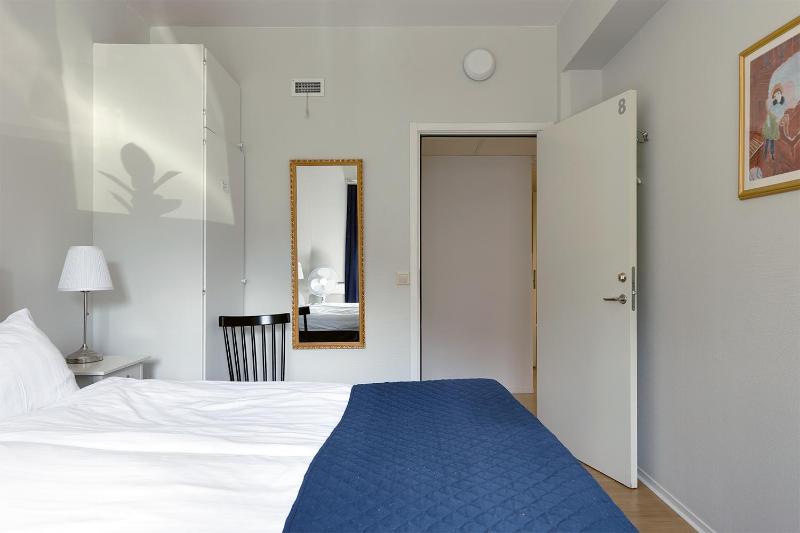 Double Room image 3