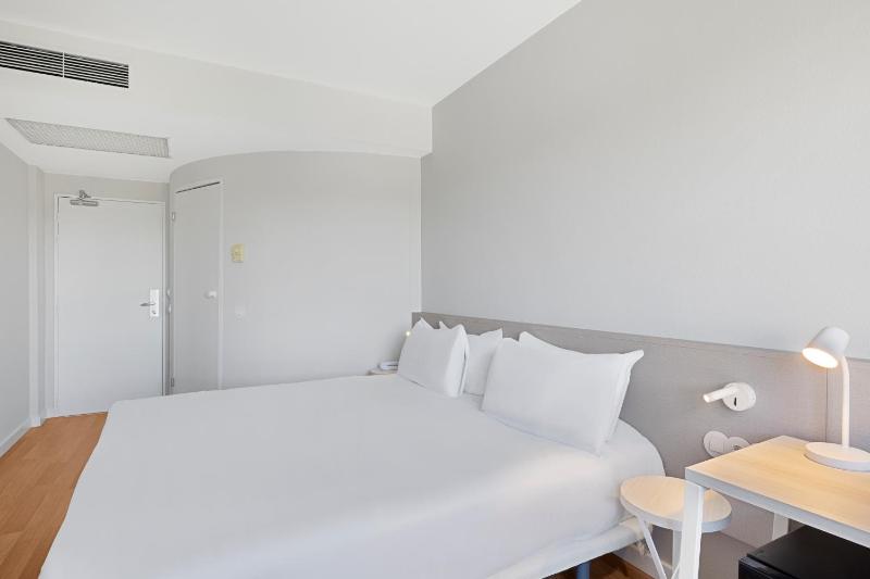 Deluxe Double Room with Castle View image 3